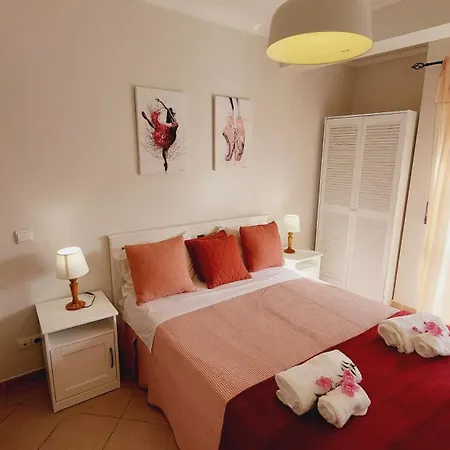 Oura Albufeira Beachside Retreat: Pool, Wi-Fi & Central Location Room photo