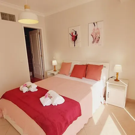 Oura Albufeira Beachside Retreat: Pool, Wi-Fi & Central Location Room photo