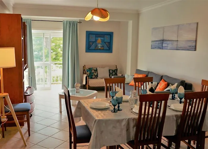 3 Bedroom Apartment In Oura Albufeira With Amazing Pool At Walking Distance To Beach, Strip And Old Town, Wifi And Ac, Private Condo
