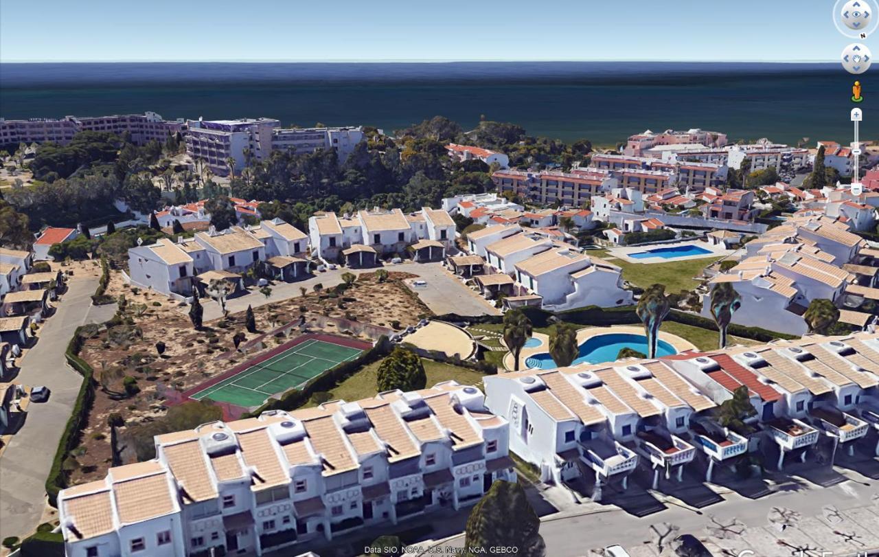 Oura Beachside Retreat: Pool, Wi-fi & Location Albufeira