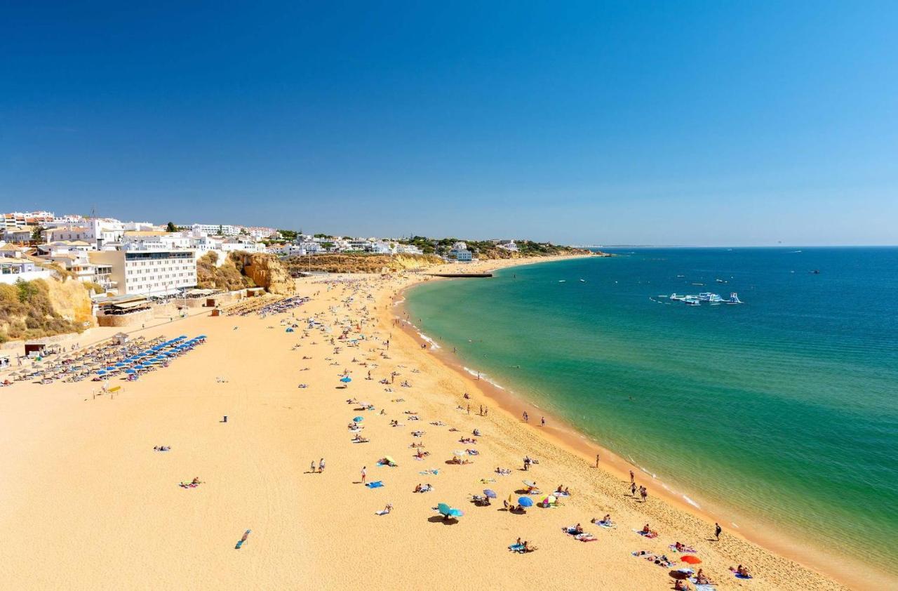 Oura Beachside Retreat: Pool, Wi-fi & Location * Albufeira
