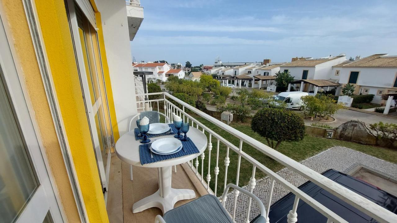 Oura Beachside Retreat: Pool, Wi-fi & Location Apartment