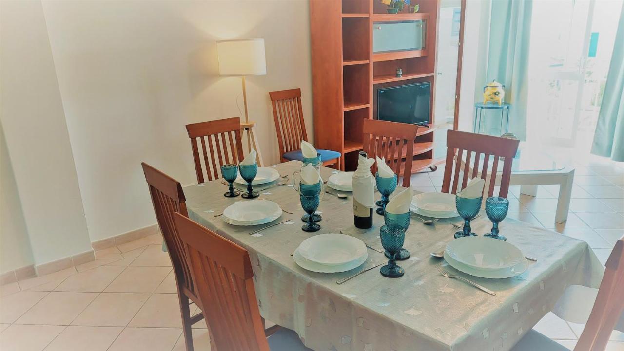 Apartment Oura Beachside Retreat: Pool, Wi-fi & Location Albufeira