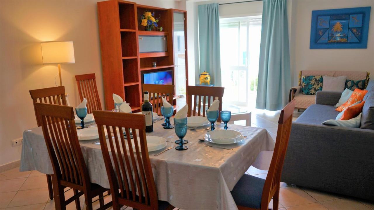 Oura Beachside Retreat: Pool, Wi-fi & Location Apartment *