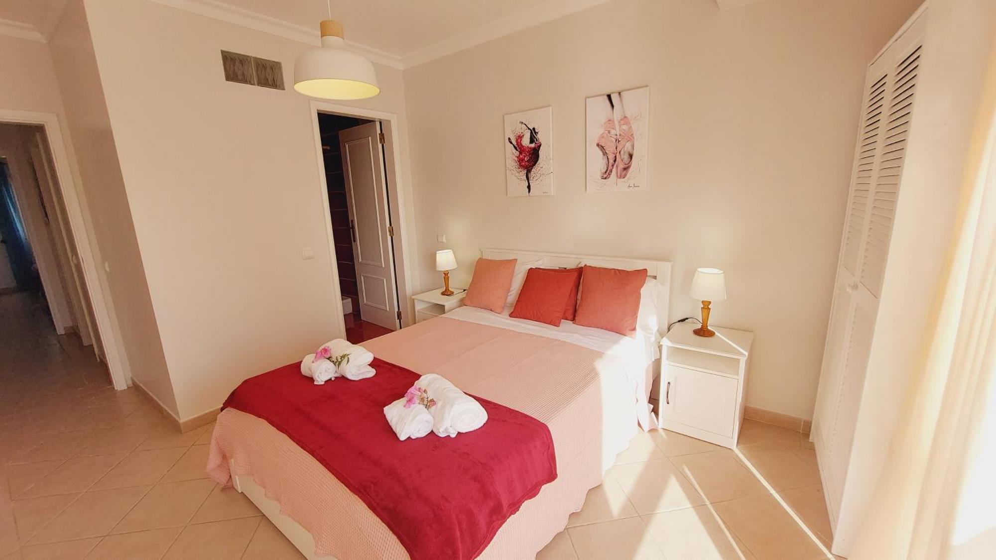 Oura Beachside Retreat: Pool, Wi-fi & Location Apartment *