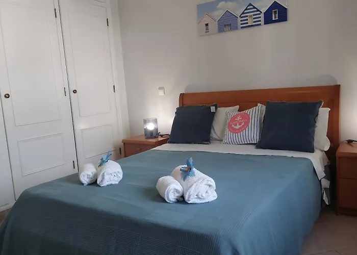 3 Bedroom Apartment In Oura Albufeira With Amazing Pool At Walking Distance To Beach, Strip And Old Town, Wifi And Ac, Private Condo