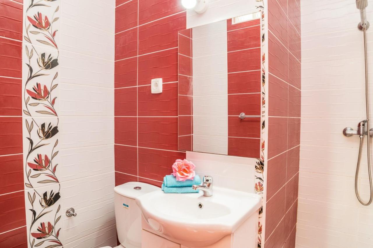 Appartement 3 Bedroom In Oura With Amazing Pool At Walking Distance To Beach, Strip And Old Town, Wifi And Ac, Private Albufeira