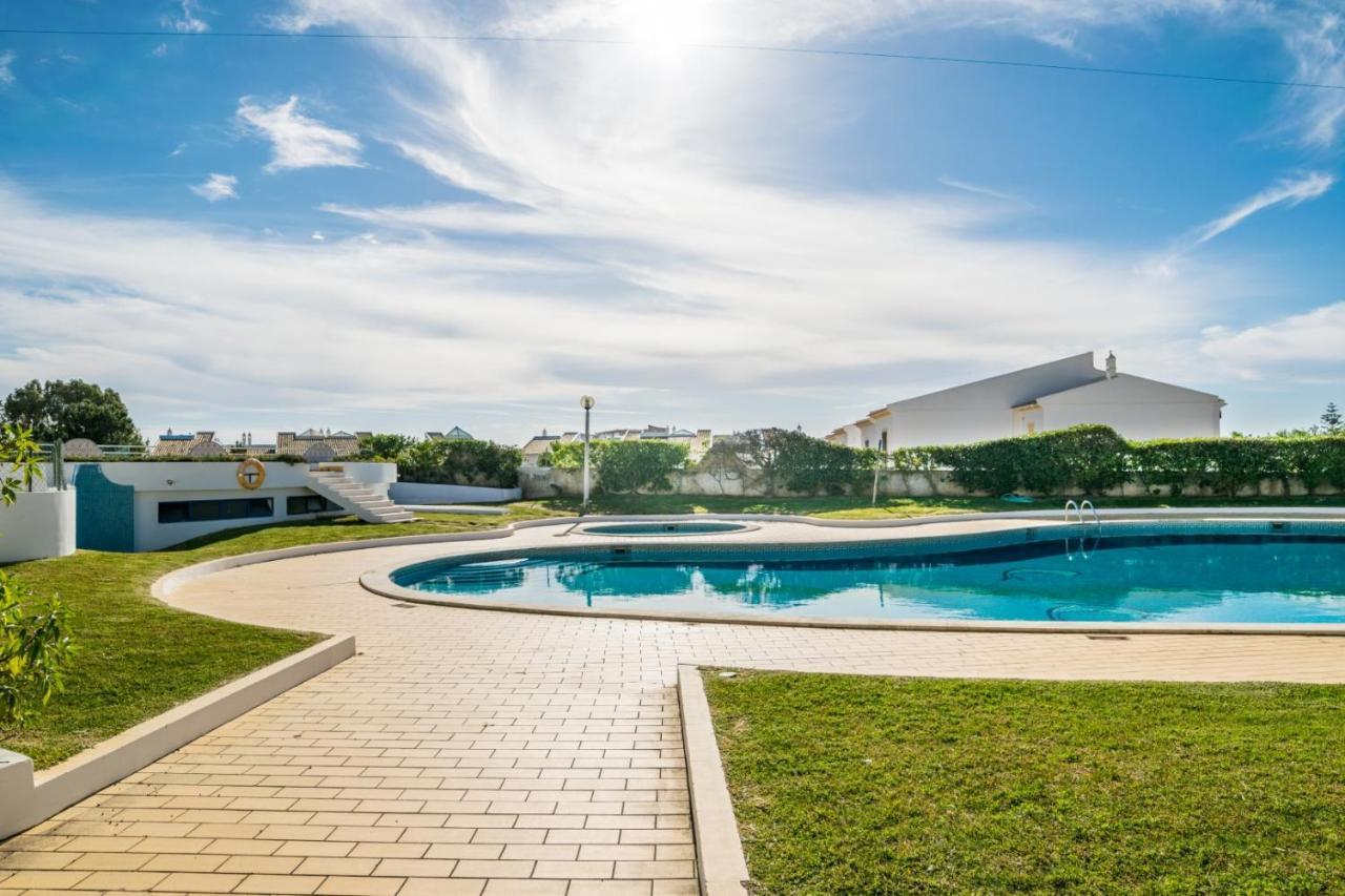 Appartement 3 Bedroom In Oura With Amazing Pool At Walking Distance To Beach, Strip And Old Town, Wifi And Ac, Private