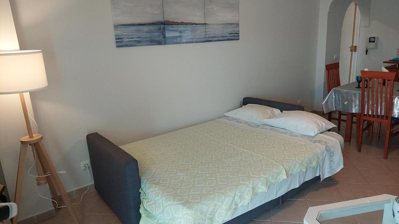 3 Bedroom In Oura With Amazing Pool At Walking Distance To Beach, Strip And Old Town, Wifi And Ac, Private Albufeira