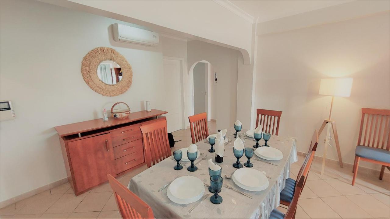 3 Bedroom In Oura With Amazing Pool At Walking Distance To Beach, Strip And Old Town, Wifi And Ac, Private Appartement Albufeira